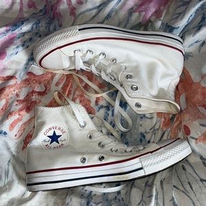 WHITE HIGHTOP CONVERSE
